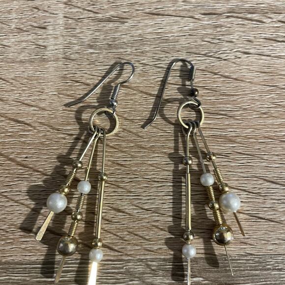 Pearl and Gold Tone Classic Dangle Earrings Retro - Picture 2 of 4